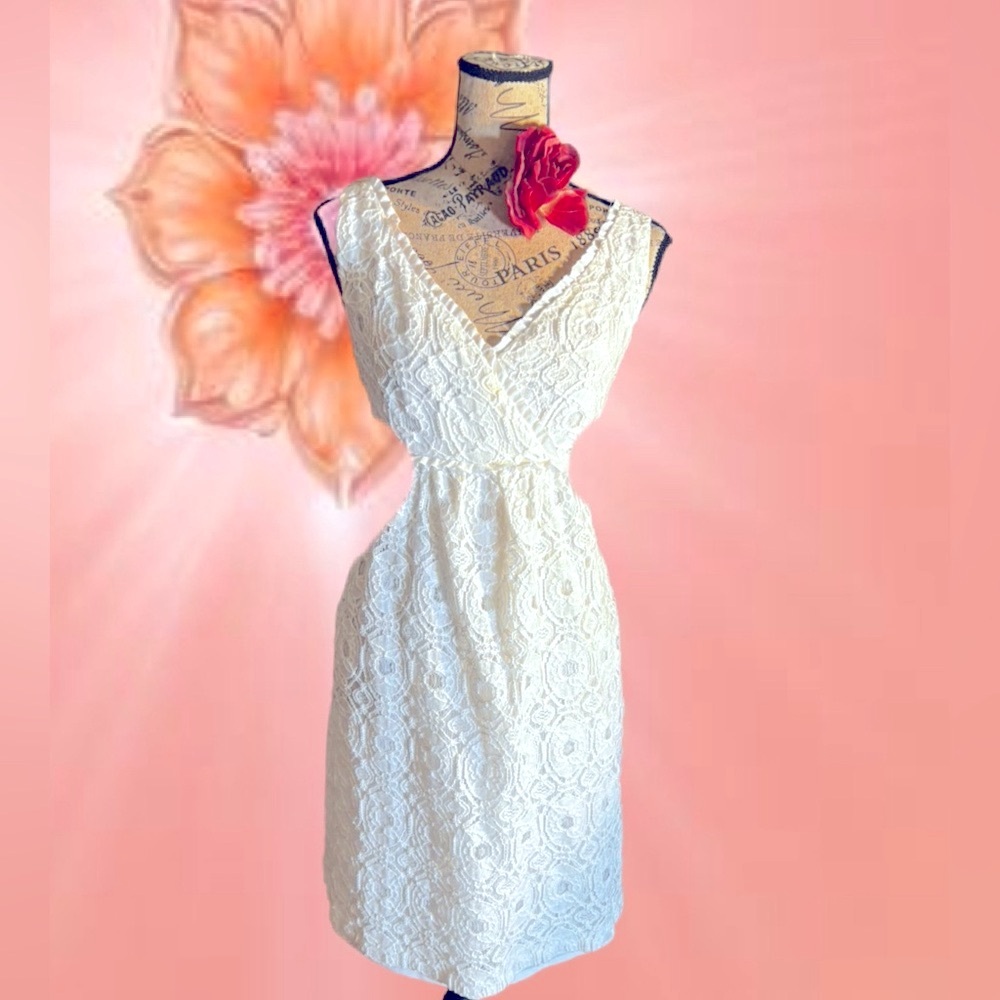 Suzi Chin White Lace V-Neck Sleeveless Dress